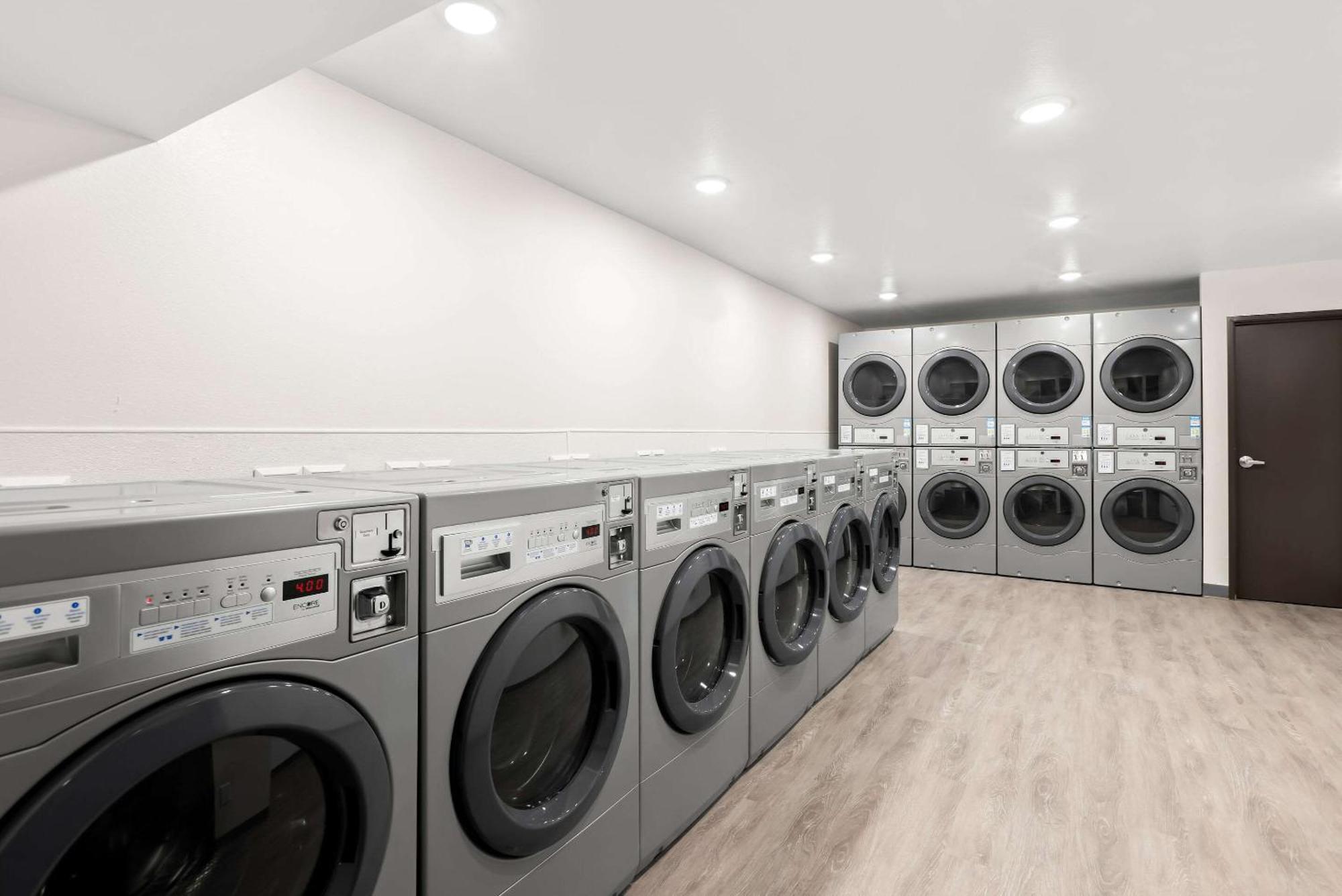 Woodspring Suites Savannah West Chatham Parkway Eksteriør billede