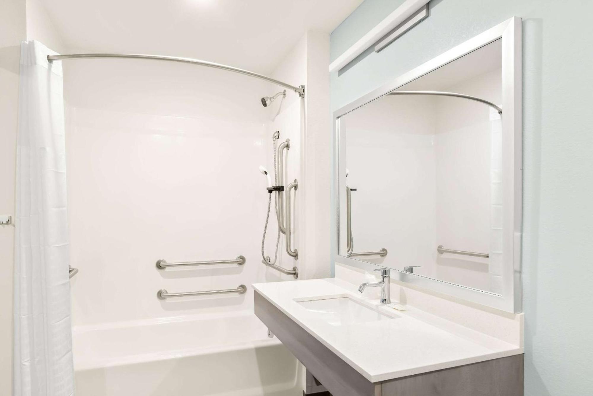 Woodspring Suites Savannah West Chatham Parkway Eksteriør billede
