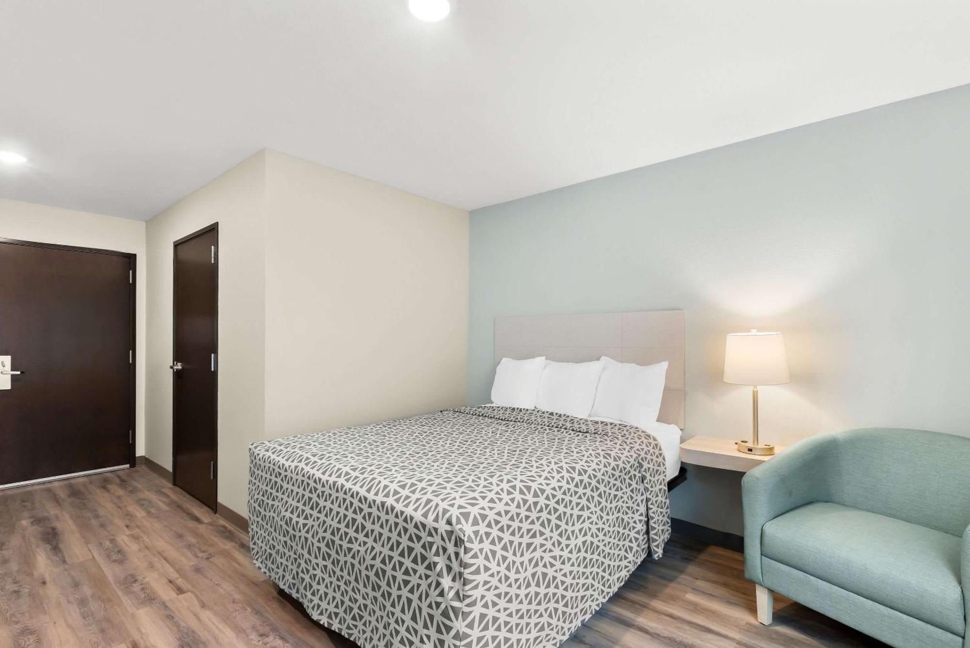 Woodspring Suites Savannah West Chatham Parkway Eksteriør billede