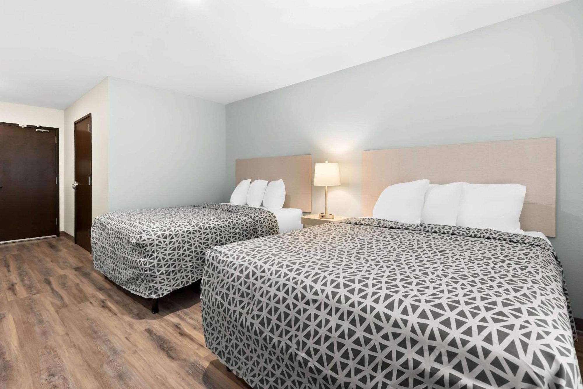 Woodspring Suites Savannah West Chatham Parkway Eksteriør billede
